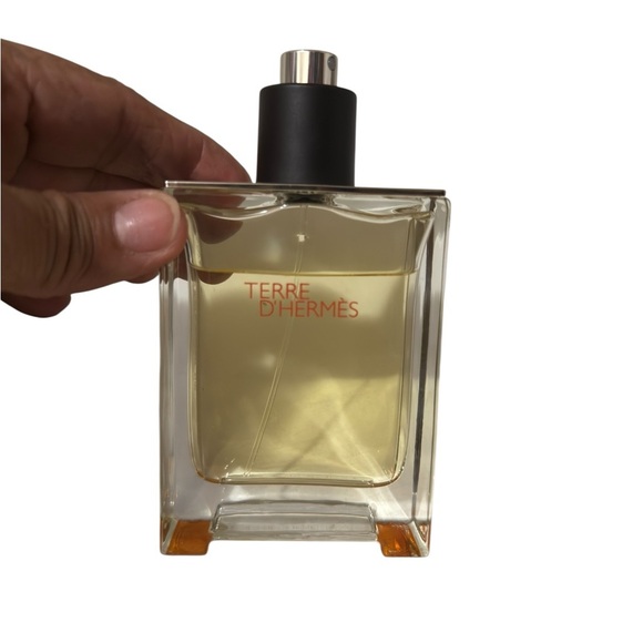 Hermès Terre D'Hermès A fragrance with the warmth and density of wood & benzoin - Picture 7 of 13